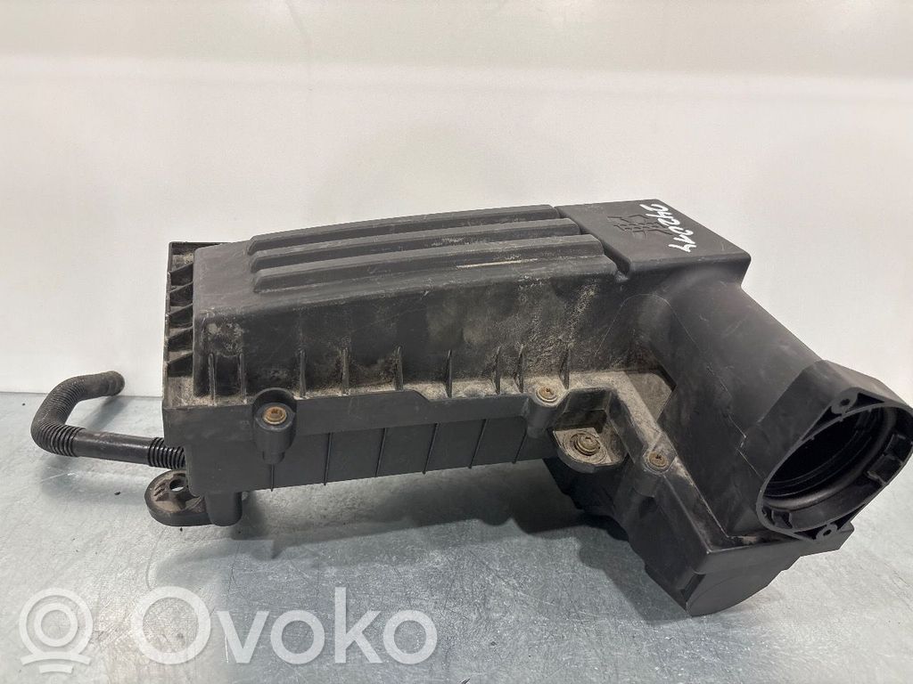 Volkswagen Golf VI Cutie filtru aer 