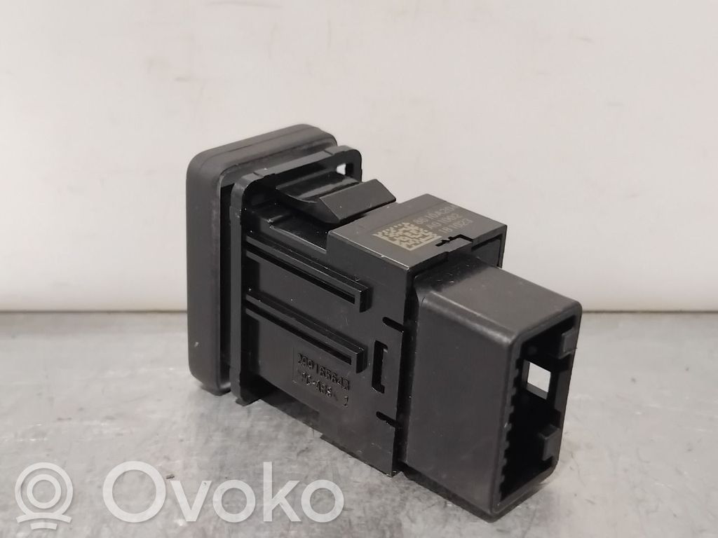 Mitsubishi Outlander Otros interruptores/perillas/selectores