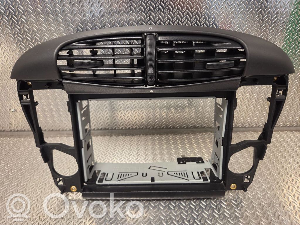 Grille d'aération centrale