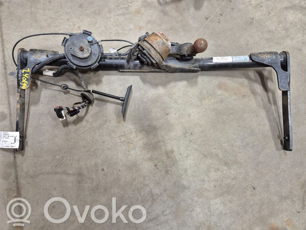 Volkswagen Golf VII Hak holowniczy 
