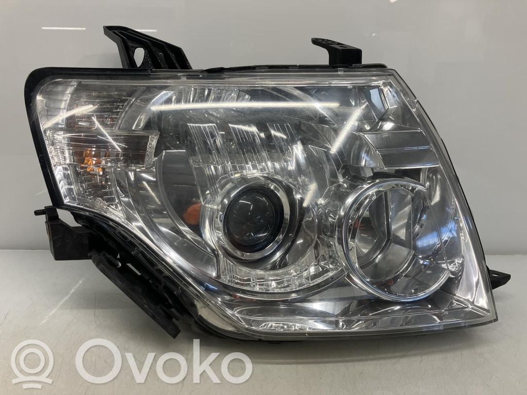 Mitsubishi Pajero Lampa przednia 