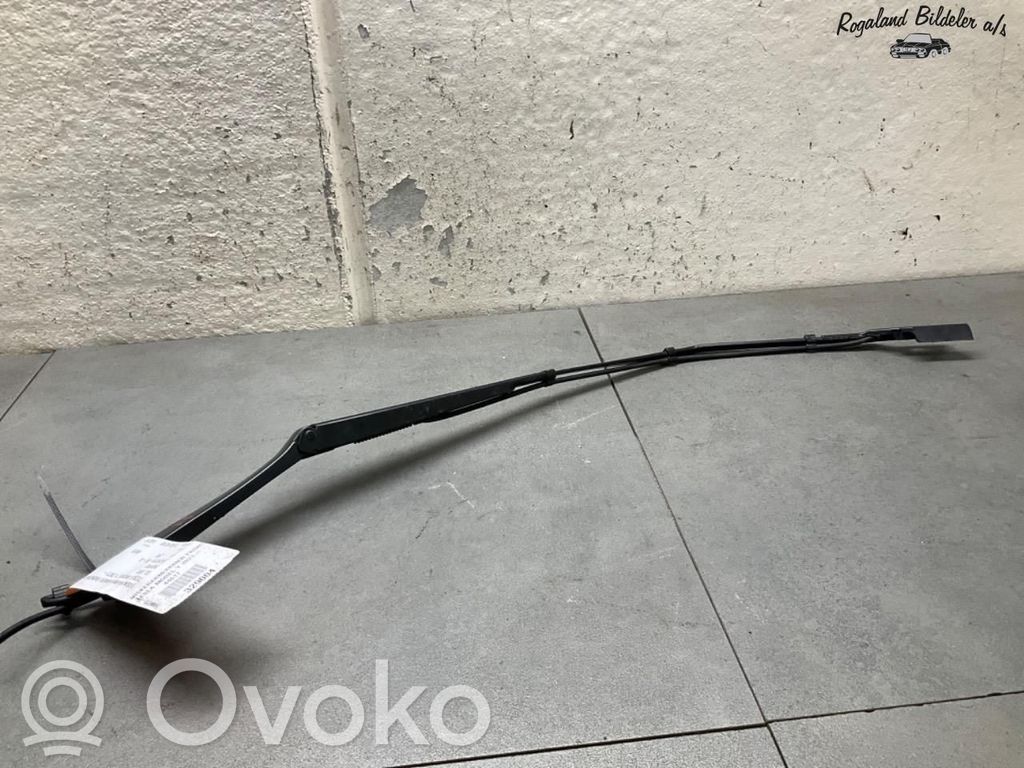 Tesla Model Y Wischerarm vorne 