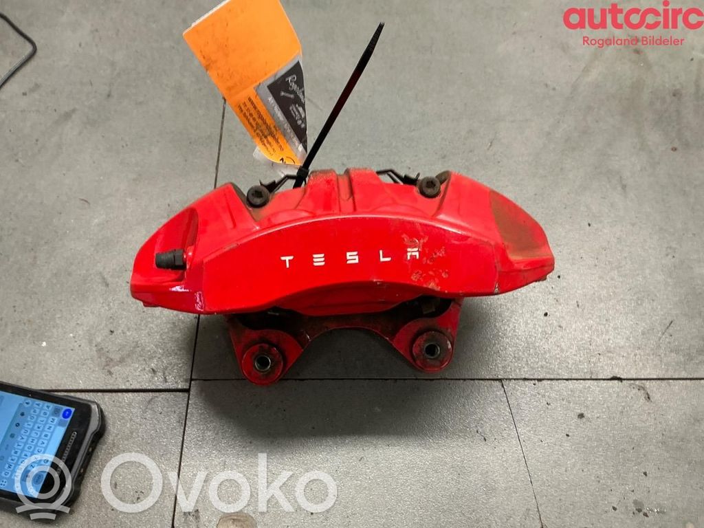 Tesla Model 3 Etujarrusatula 