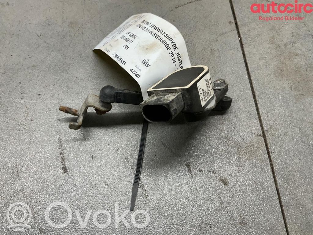 Volvo XC40 Czujnik poziomu zawieszenia pneumatycznego osi przedniej