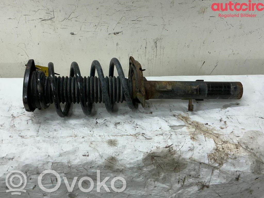 Volvo XC40 Ammortizzatore anteriore con molla elicoidale 