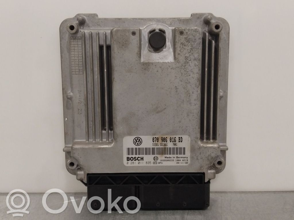 Volkswagen Transporter - Caravelle T5 Komputer / Sterownik ECU silnika 