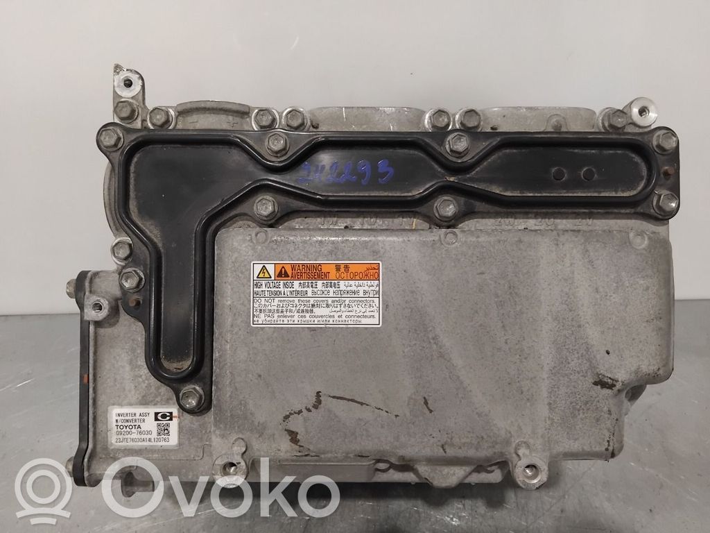 Toyota Auris E180 Convertor-inversor tensiune 