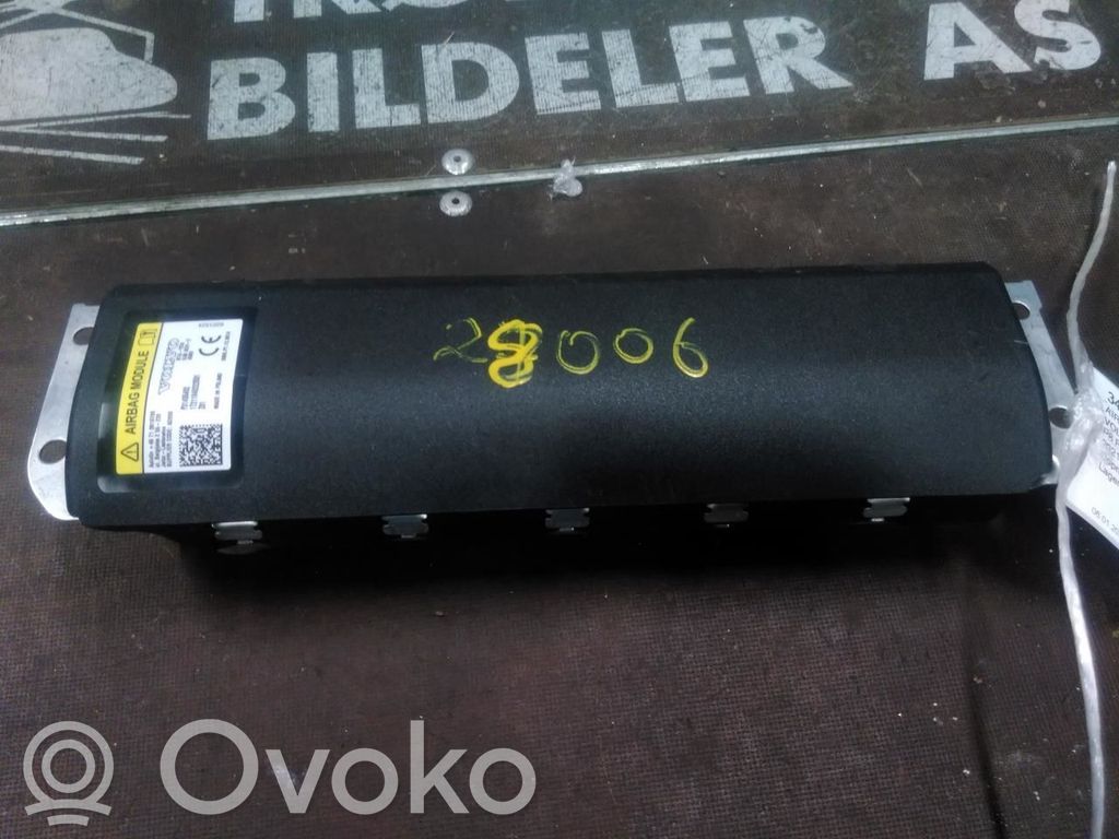 Volvo XC40 Ceļu drošības spilvens 
