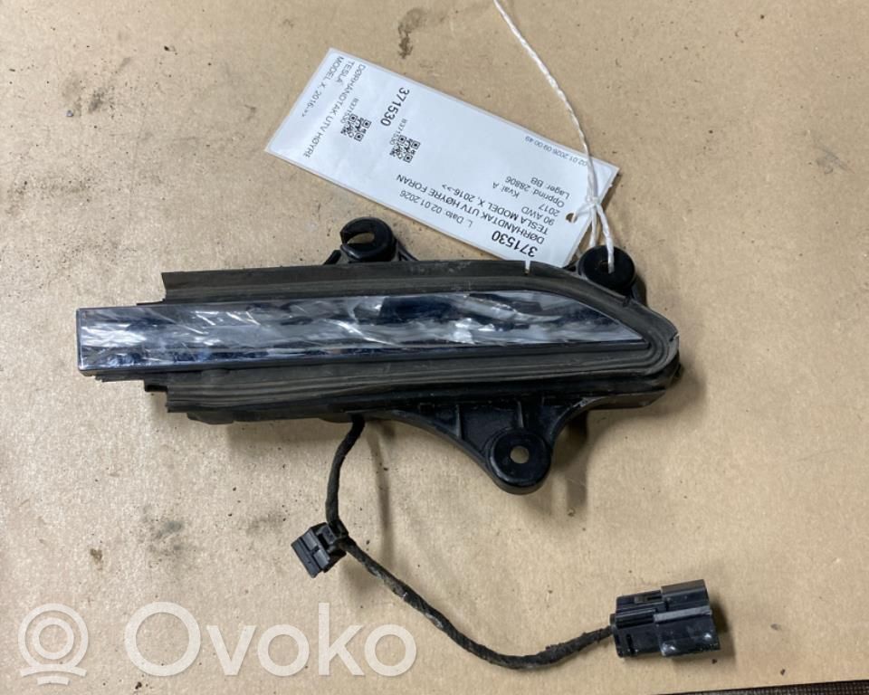 Tesla Model X Manecilla externa puerta delantera 