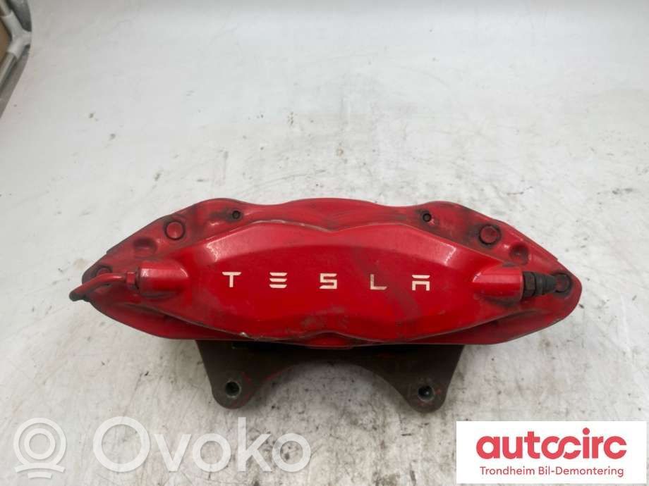 Tesla Model X Передний суппорт 