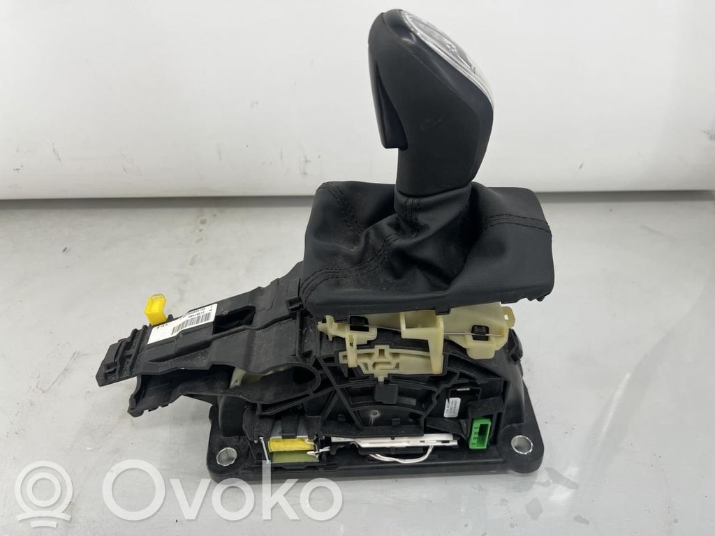 Volvo V40 Pavarų selektorius 