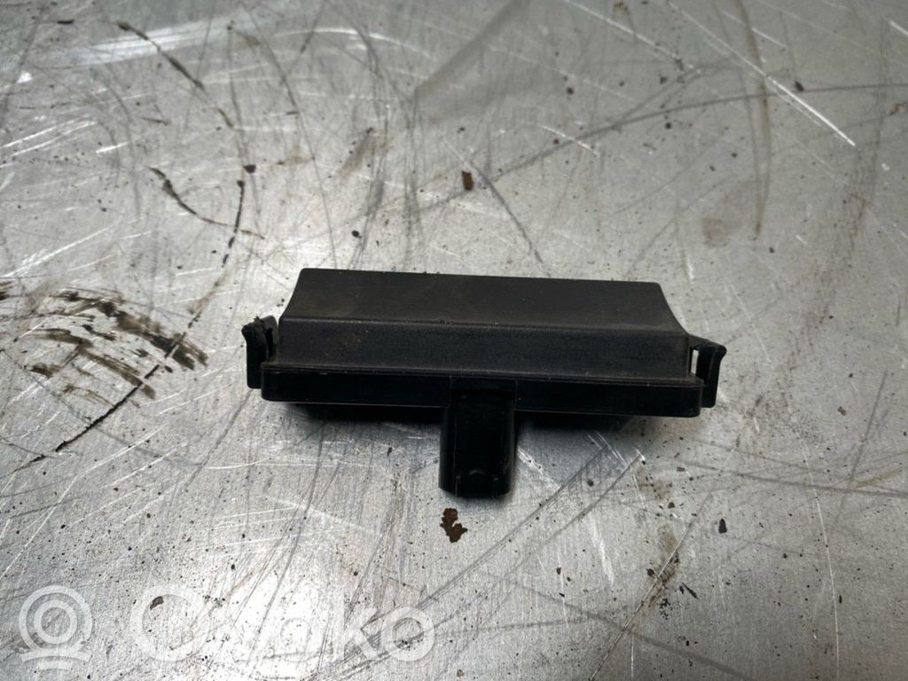 Tesla Model Y Uchwyt / Rączka zewnętrzna otwierania klapy tylnej / bagażnika 