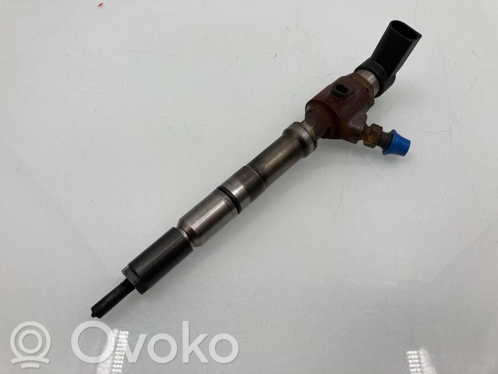Volkswagen PASSAT B7 Inyector de combustible 