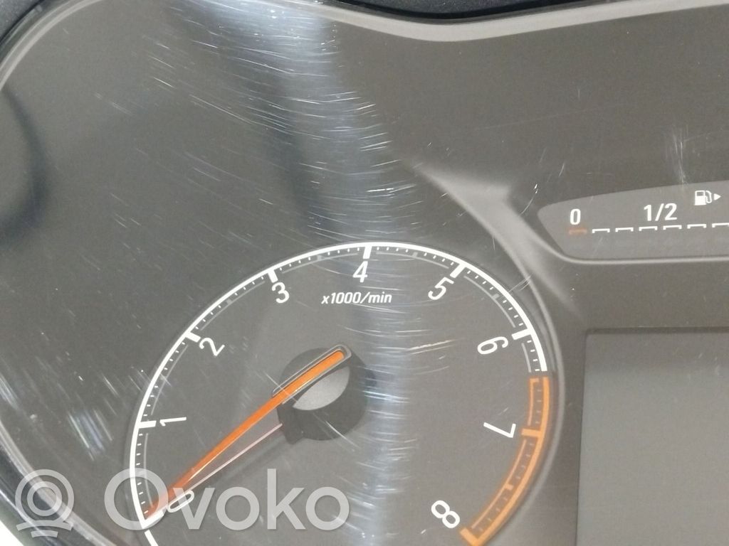 Opel Corsa E Geschwindigkeitsmesser Cockpit 