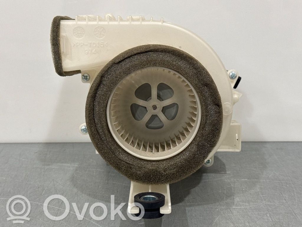 Toyota Auris E180 Диффузор 
