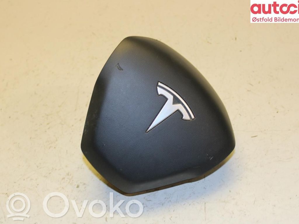 Tesla Model 3 Vairo oro pagalvė 
