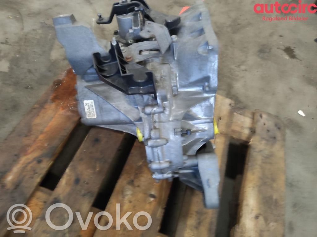 Volvo V40 Manualna 6-biegowa skrzynia biegów 