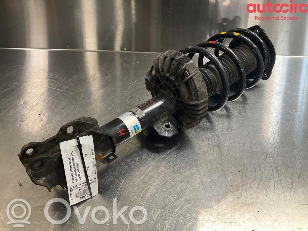 Mercedes-Benz Vito Viano W447 Etuiskunvaimennin kierrejousella 