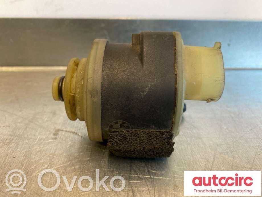 BMW 4 F32 F33 Fuel filter bracket/mount holder 