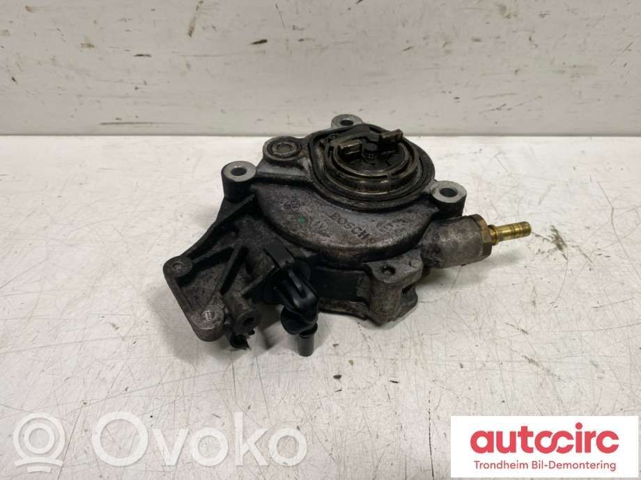 Peugeot 4007 Vacuum pump 