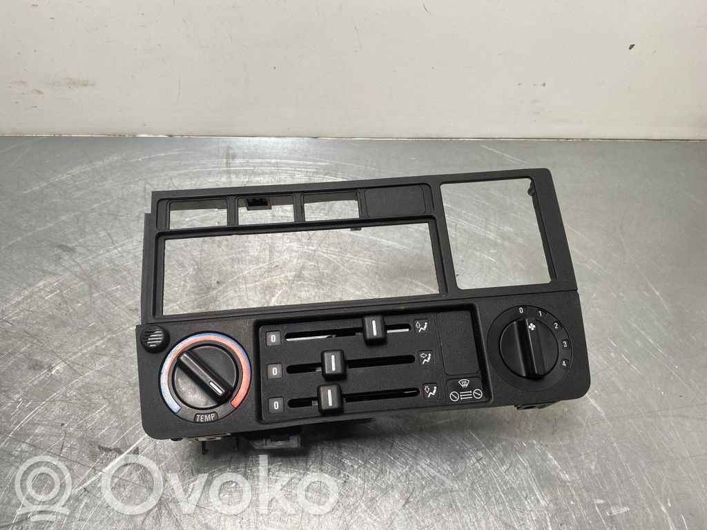 BMW 3 E30 Ilmastointi-/lämmityslaitteen säätimen kehys 