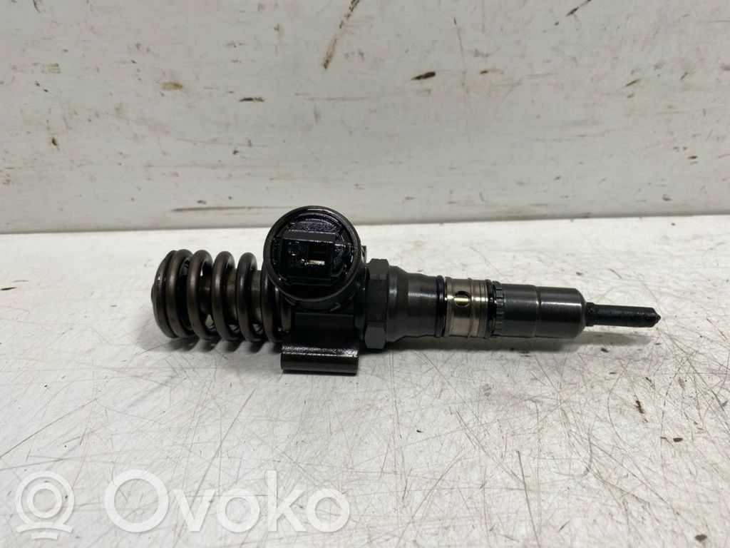 Inyector de combustible   MN980235,MN980235