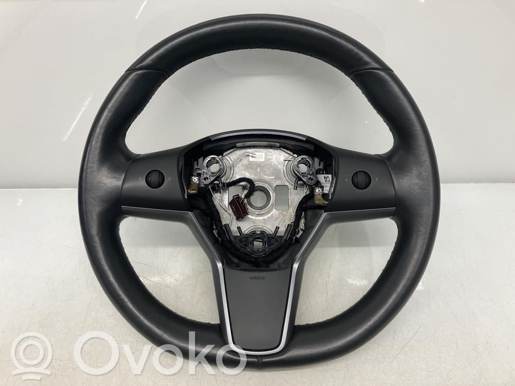 Steering wheel   109522200K,109522200L,109522200N,109522200O,109522290O,109522299L,110532400G,110532400H,110532400J,1490214CNB,1490214CNC,1490214CND