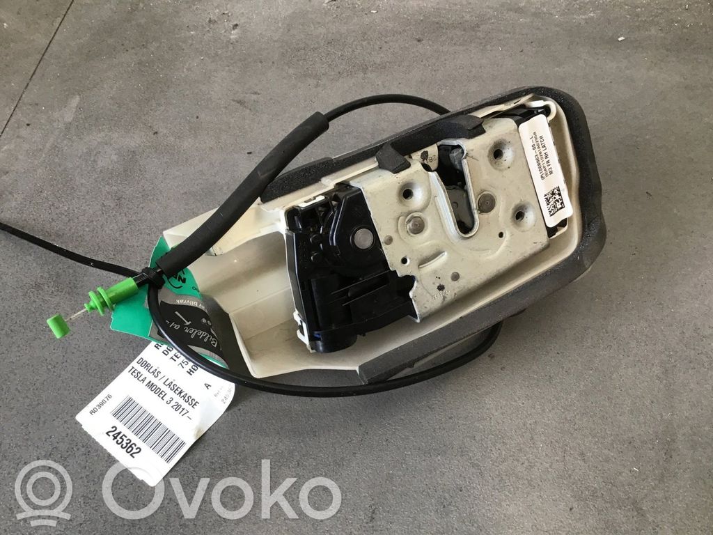 Tesla Model 3 Priekšpusē slēdzene 