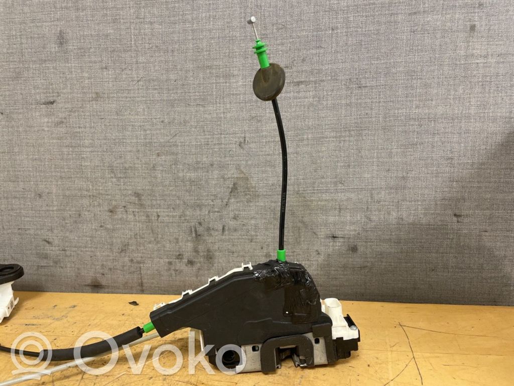 Tesla Model X Priekšpusē slēdzene 