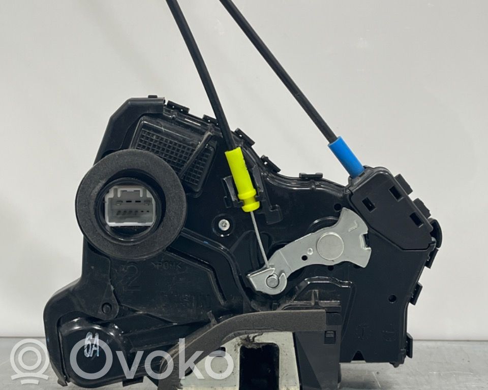 Toyota Avensis T270 Zamek drzwi przednich 