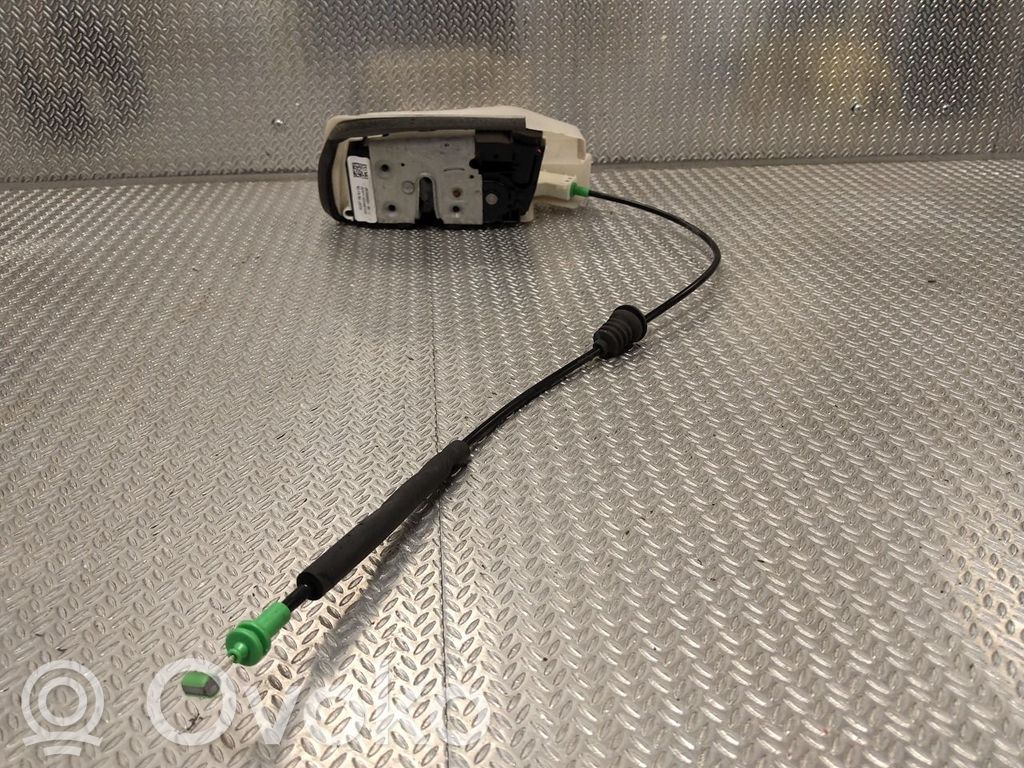 Tesla Model 3 Priekšpusē slēdzene 