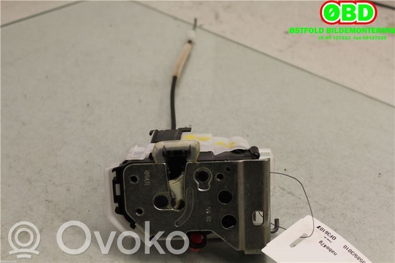 Opel Combo D Priekšpusē slēdzene 