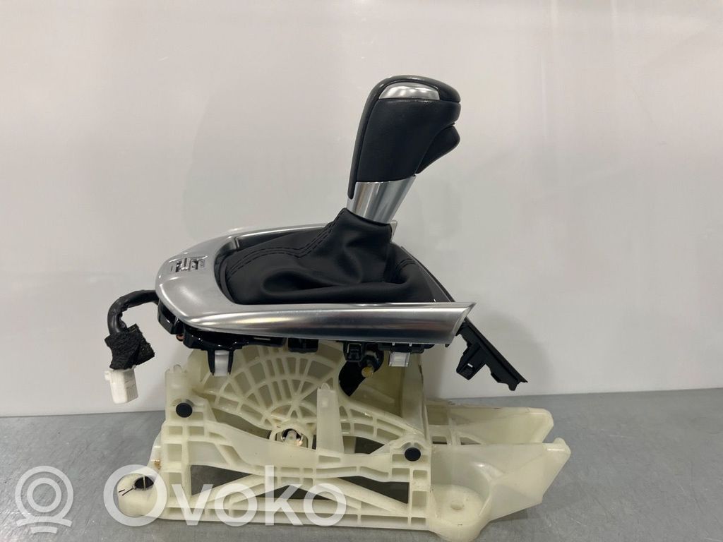 Mazda 2 Pavarų selektorius 