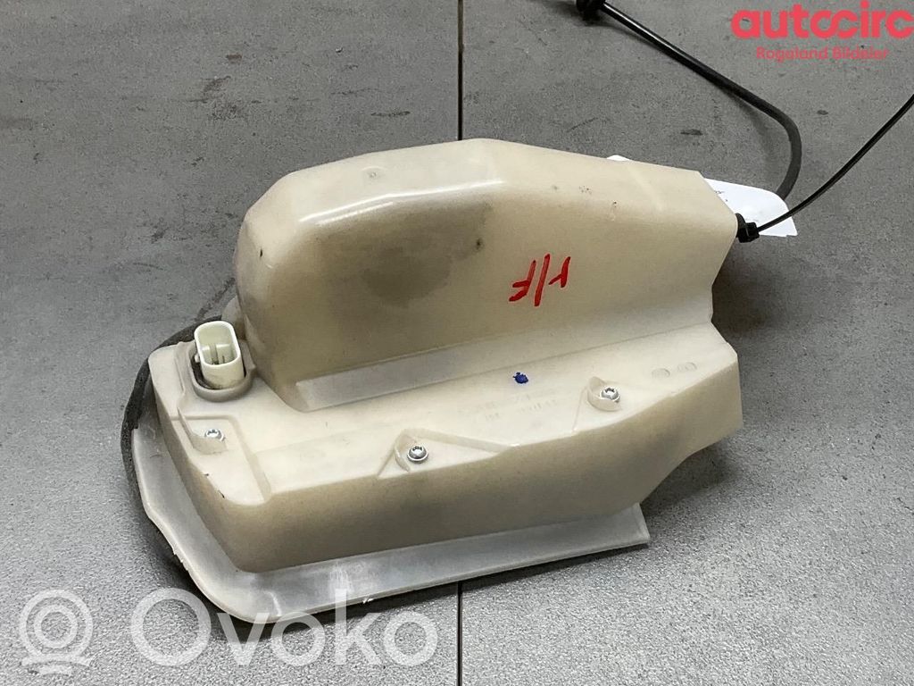 Tesla Model 3 Priekšpusē slēdzene 