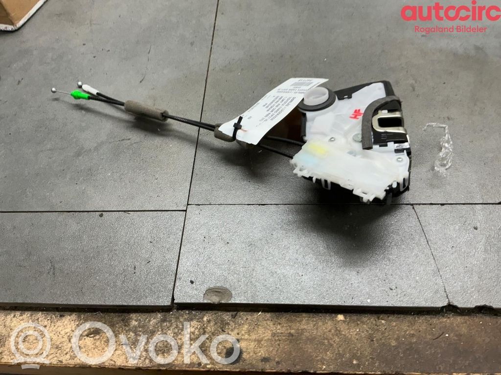 Toyota Yaris XP210 Serratura portiera anteriore 