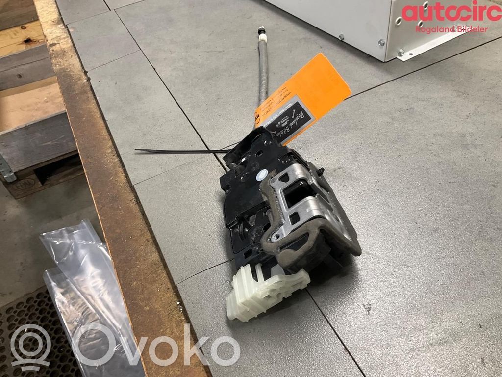 Mercedes-Benz EQB Etuoven lukko 