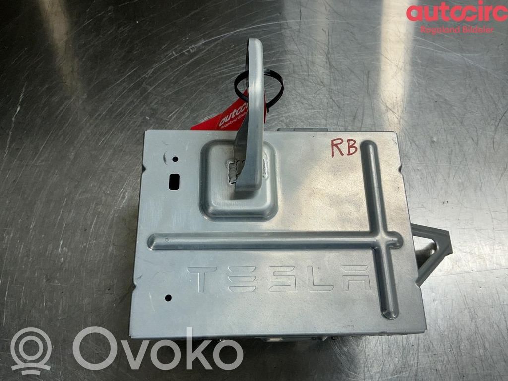 Tesla Model 3 Garso stiprintuvas 