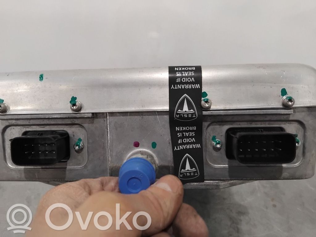 Tesla Model S Încărcător baterie (opțional) 