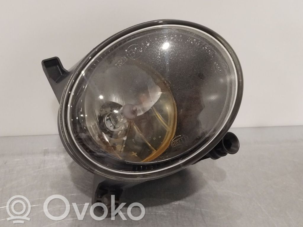 Etusumuvalo   8T0941700B,8T0941700B,8T0941700B