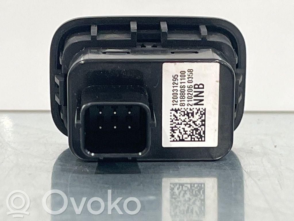 Hyundai Tucson IV NX4 Interruptor para abrir la puerta trasera 