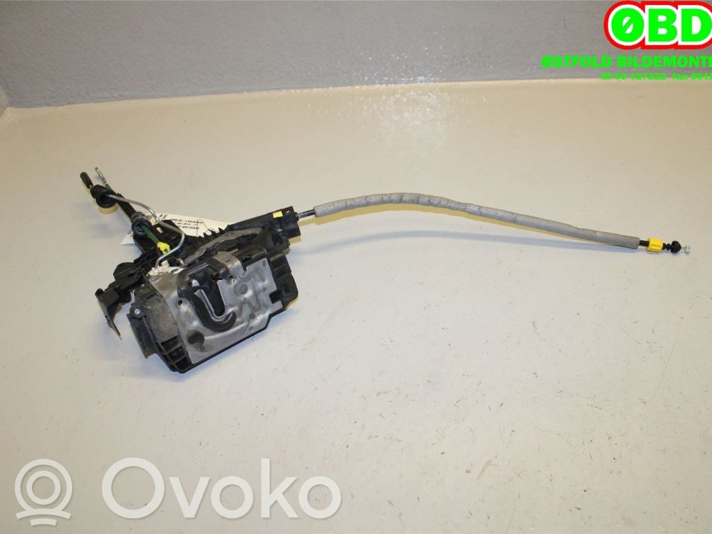Mercedes-Benz C W205 Serratura portiera anteriore 