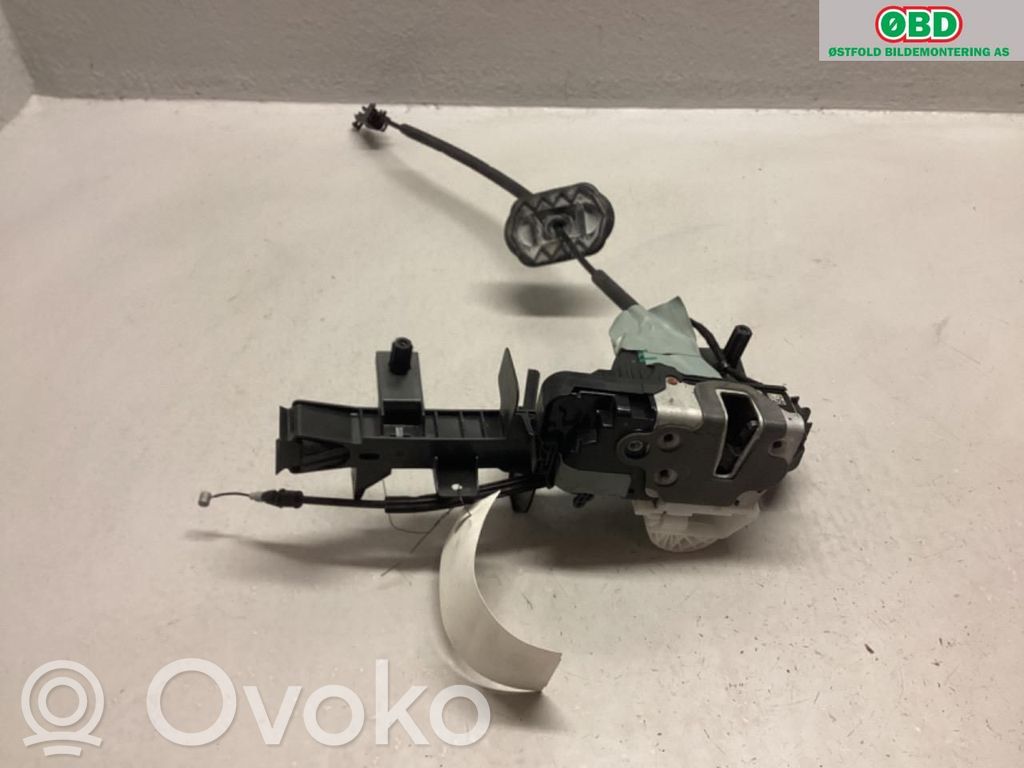 Ford Focus Priekšpusē slēdzene 