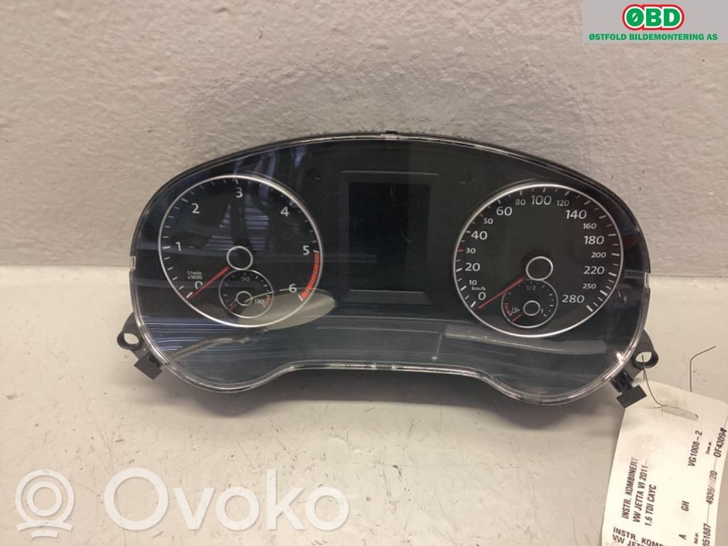 Volkswagen Jetta VI Licznik / Prędkościomierz 