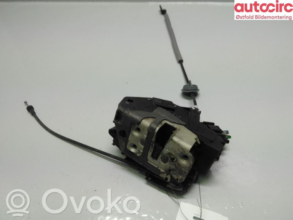 Volvo V60 Priekšpusē slēdzene 