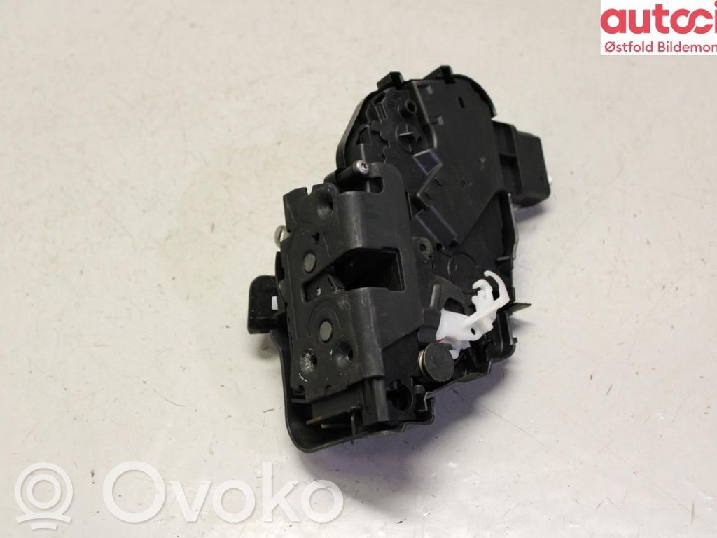Volvo S80 Priekšpusē slēdzene 