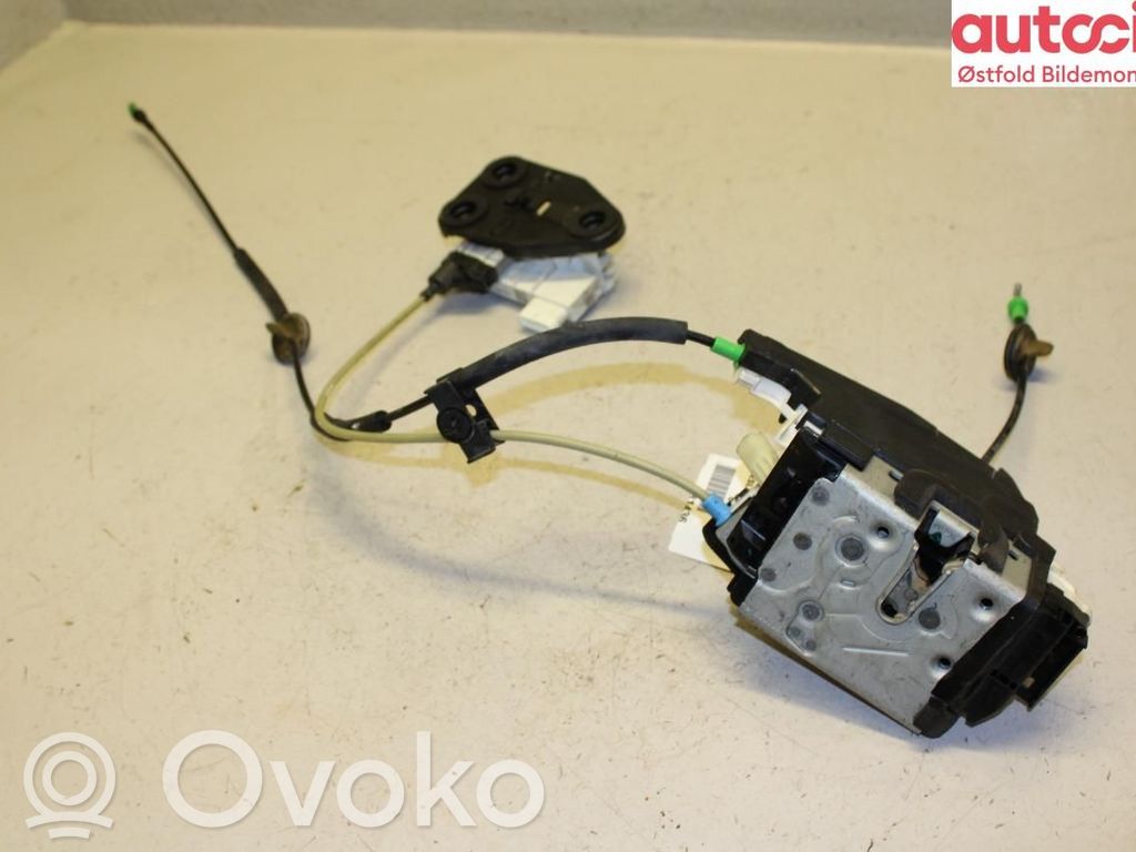 Tesla Model X Priekšpusē slēdzene 