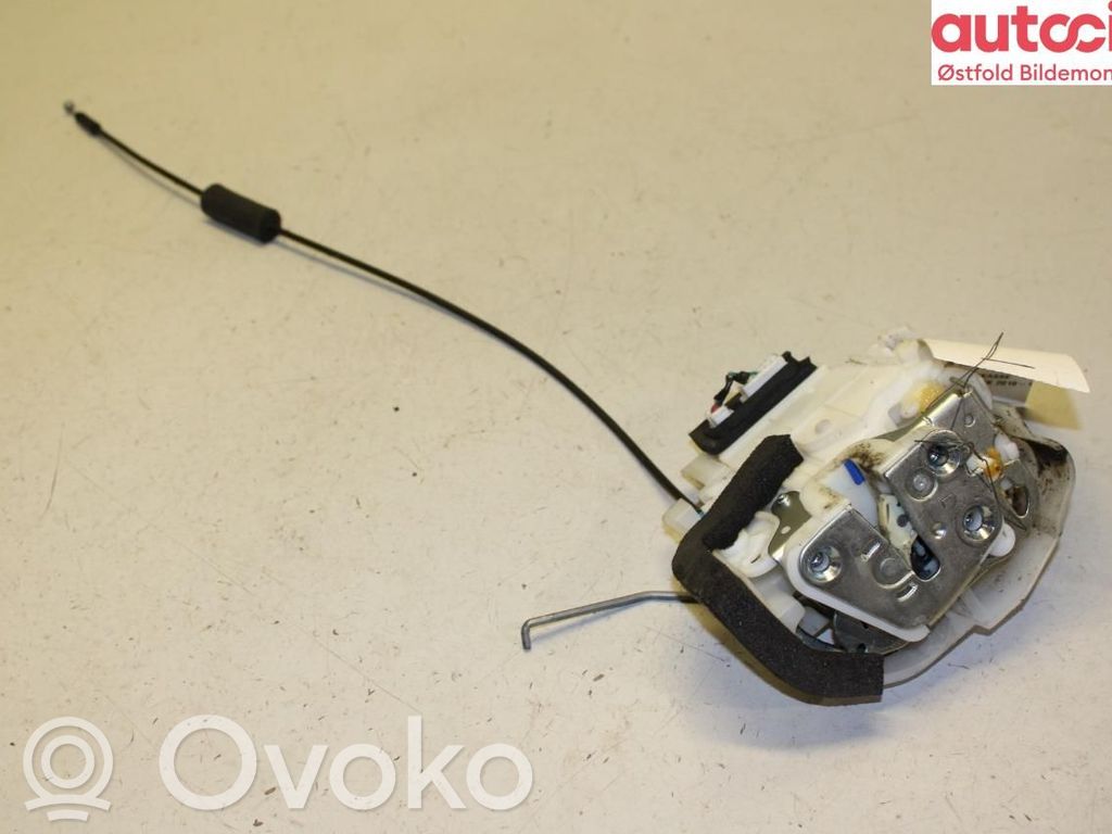 Subaru Outback Priekšpusē slēdzene 