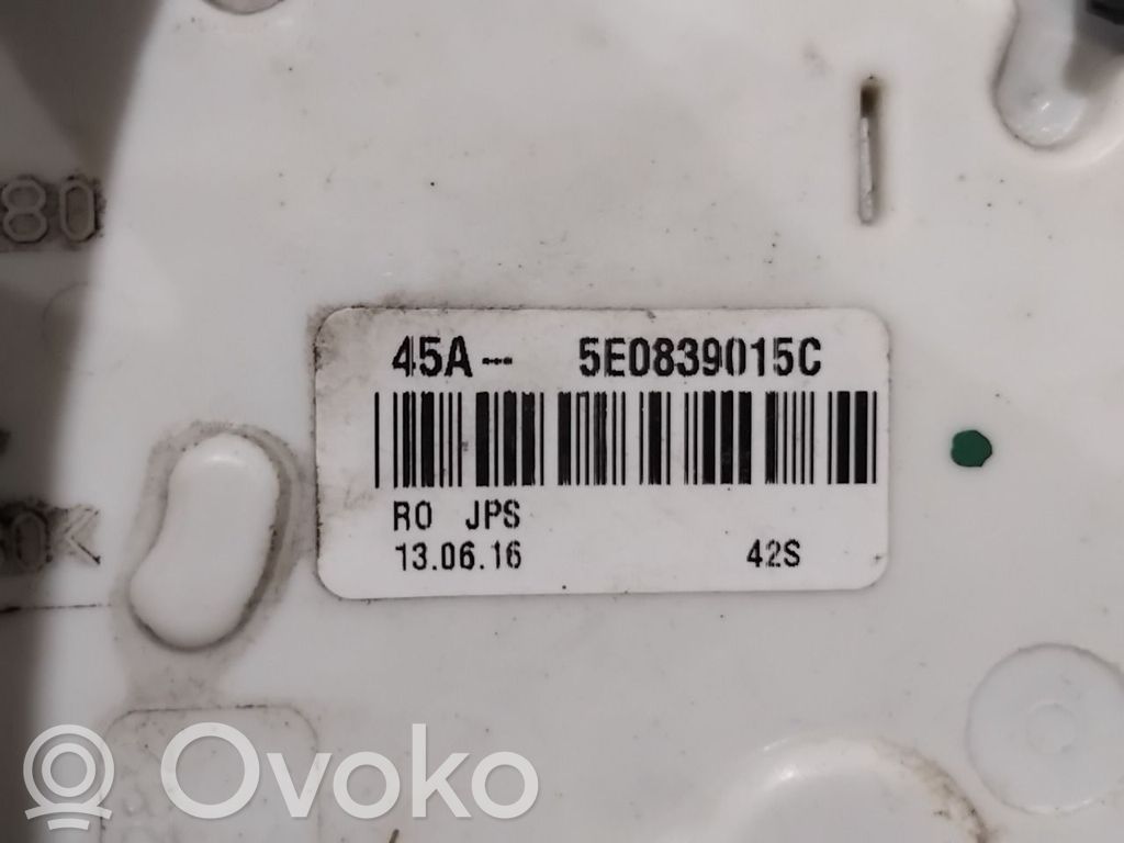 Volkswagen PASSAT B8 Takaoven lukko