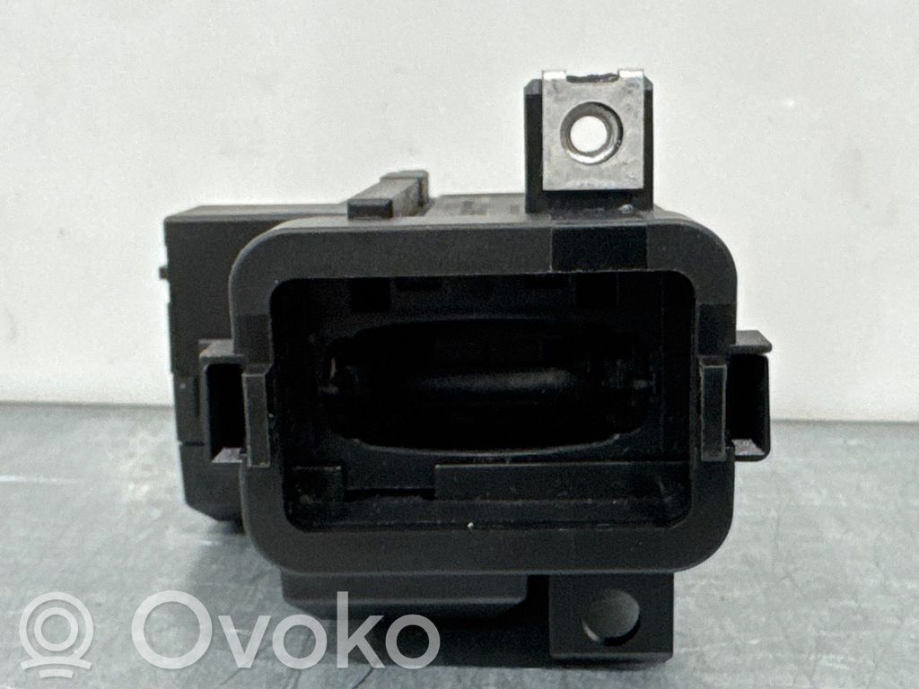 Audi A4 S4 B8 8K Užvedimo spynelė 
