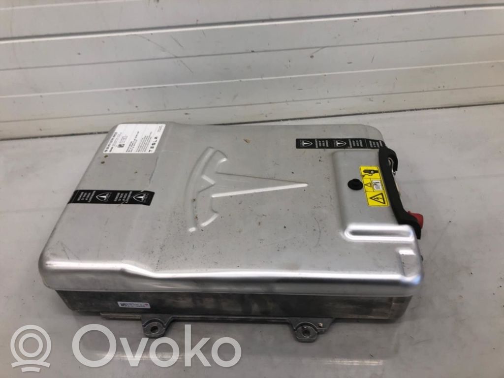 Battery charger (optional)   101496300C,101496300E,101496300F,101496300G,101496300J,101496300K,101496300L,101496303A,101496304A,101496306A,101496399K
